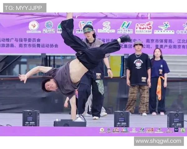 南京街舞队荣登全国耐力排行榜第三名展现实力与激情